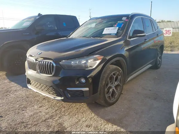 WBXHU7C37J3F04637 2018 BMW X1 - Image 2