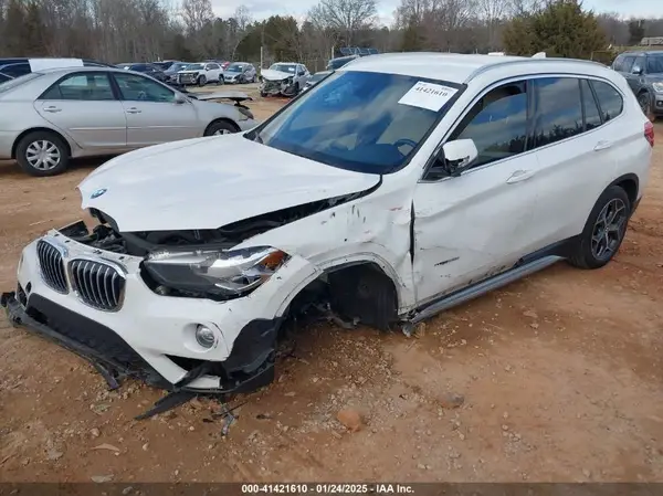 WBXHU7C37J5H39401 2018 BMW X1 - Image 2
