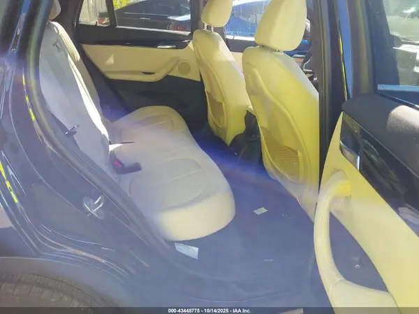 WBXHU7C37J5H40094 2018 BMW X1 - Image 8