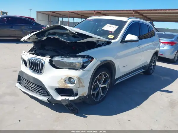 WBXHU7C37J5H40273 2018 BMW X1 - Image 2