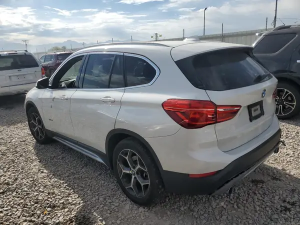 WBXHU7C37J5H40502 2018 BMW X1 - Image 2