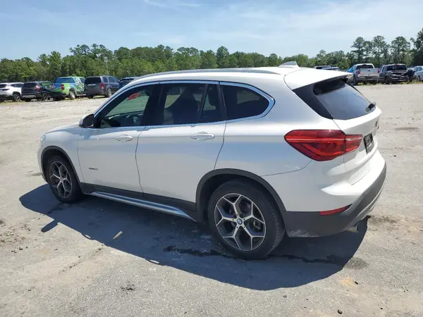 WBXHU7C37J5H40614 2018 BMW X1 - Image 2
