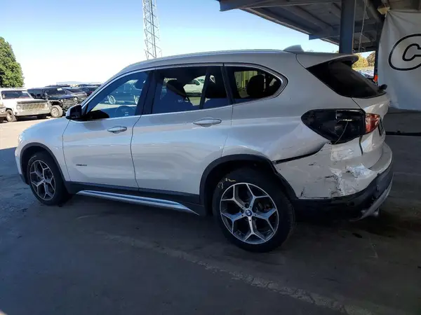 WBXHU7C37J5H40662 2018 BMW X1 - Image 2