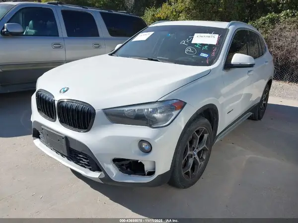 WBXHU7C37J5H42458 2018 BMW X1 - Image 2