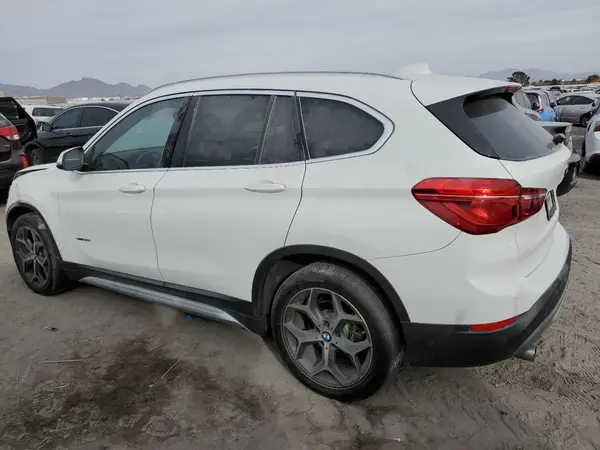 WBXHU7C37J5H44386 2018 BMW X1 - Image 2