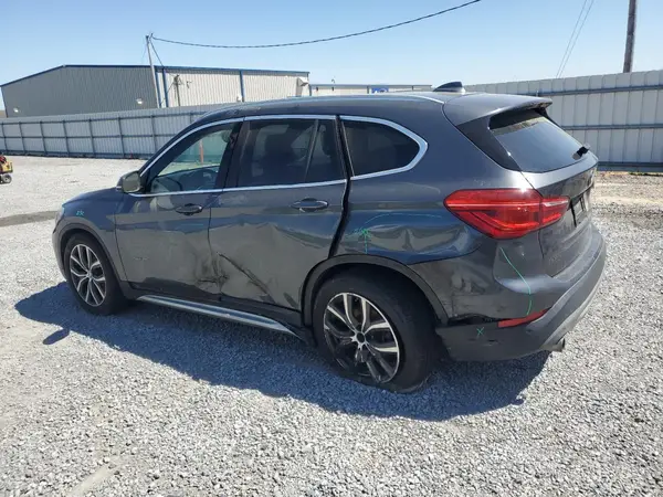 WBXHU7C37J5H44758 2018 BMW X1 - Image 2