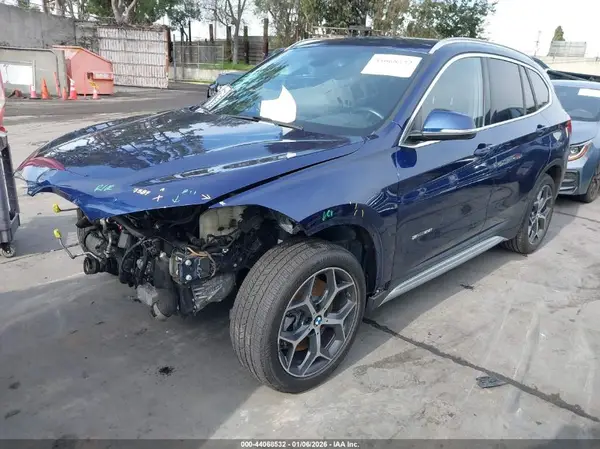 WBXHU7C37J5H45733 2018 BMW X1 - Image 2