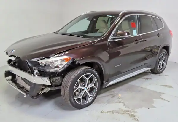 WBXHU7C37J5L05511 2018 BMW X1 - Image 2