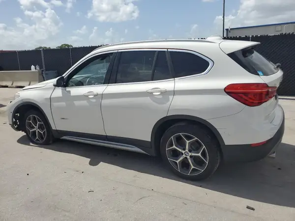 WBXHU7C37J5L05606 2018 BMW X1 - Image 2