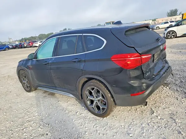 WBXHU7C37J5L05833 2018 BMW X1 - Image 2