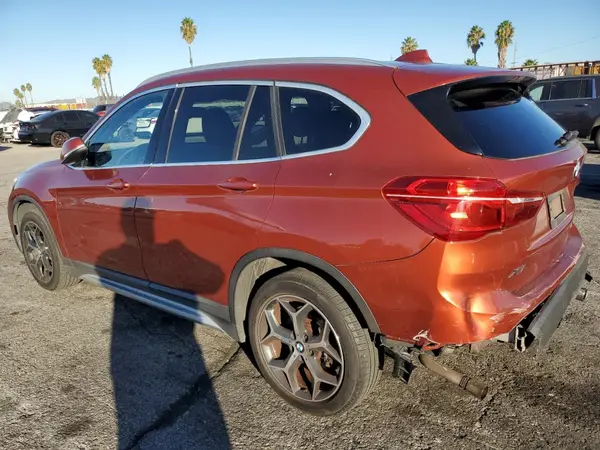 WBXHU7C37J5L05895 2018 BMW X1 - Image 2