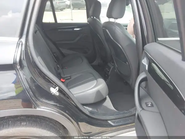 WBXHU7C37J5L05931 2018 BMW X1 - Image 7