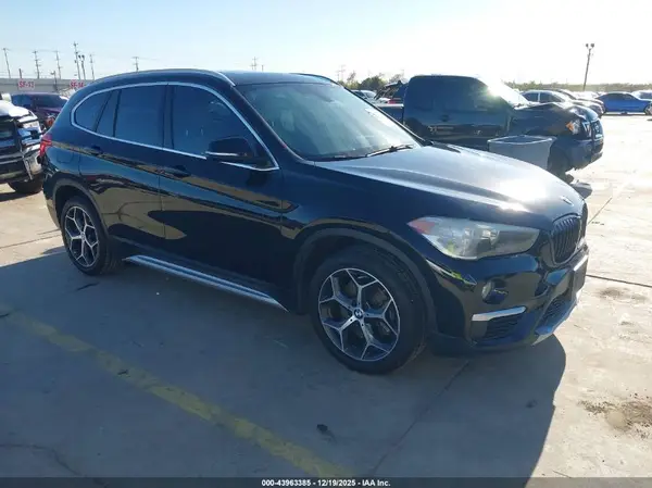 WBXHU7C37J5L06352 2018 BMW X1 - Image 1