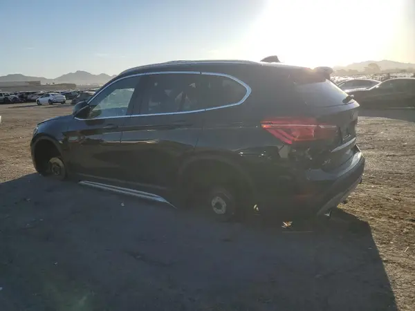 WBXHU7C37J5L06464 2018 BMW X1 - Image 2