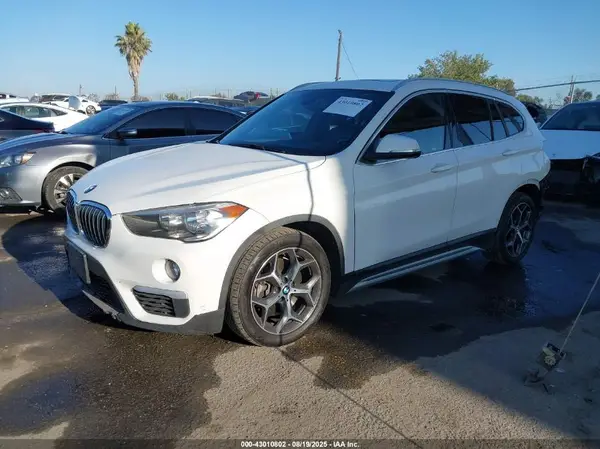 WBXHU7C37J5L07193 2018 BMW X1 - Image 2