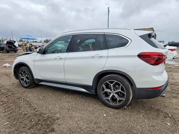 WBXHU7C37J5L07968 2018 BMW X1 - Image 2