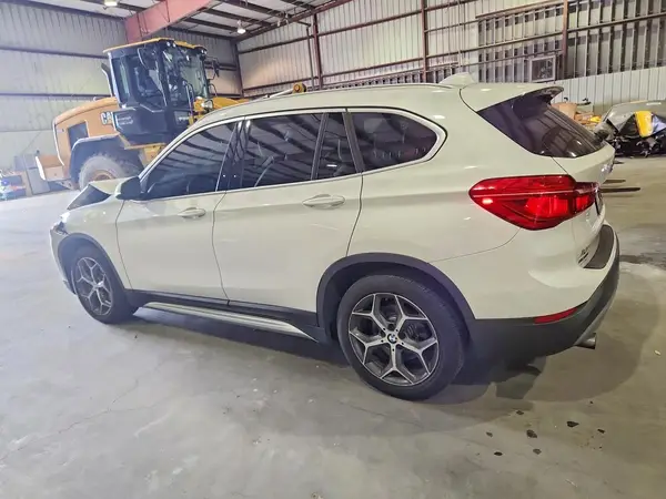 WBXHU7C37J5L08554 2018 BMW X1 - Image 2