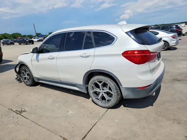WBXHU7C37J5L09221 2018 BMW X1 - Image 2
