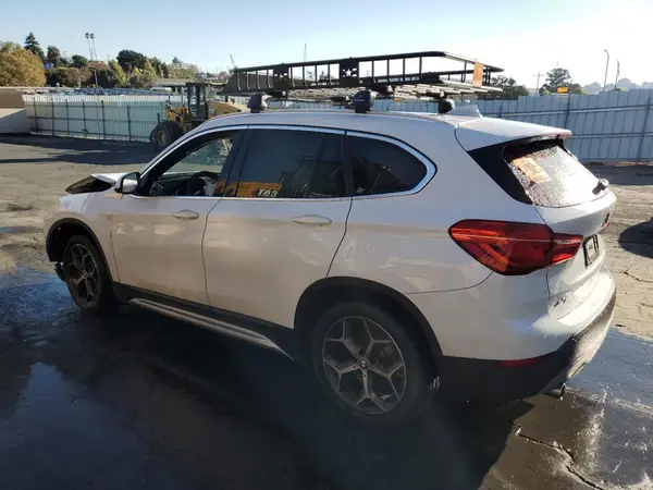 WBXHU7C37J5L09297 2018 BMW X1 - Image 2
