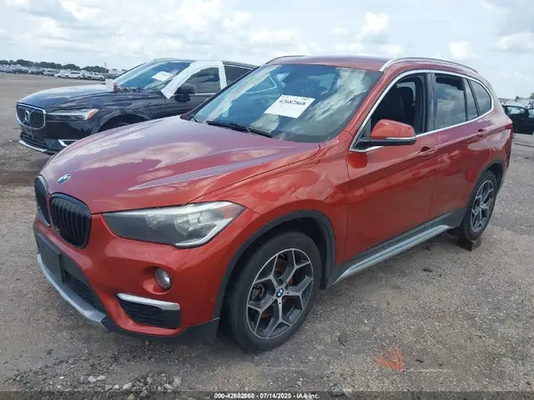 WBXHU7C37J5L09395 2018 BMW X1 - Image 2