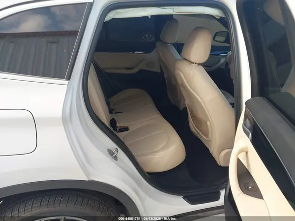 WBXHU7C38H5H34640 2017 BMW X1 - Image 8