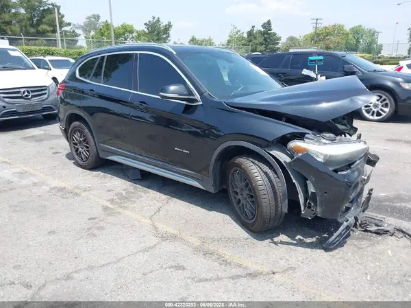 WBXHU7C38H5H34945 2017 BMW X1 - Image 1