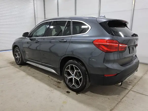 WBXHU7C38H5H36579 2017 BMW X1 - Image 2