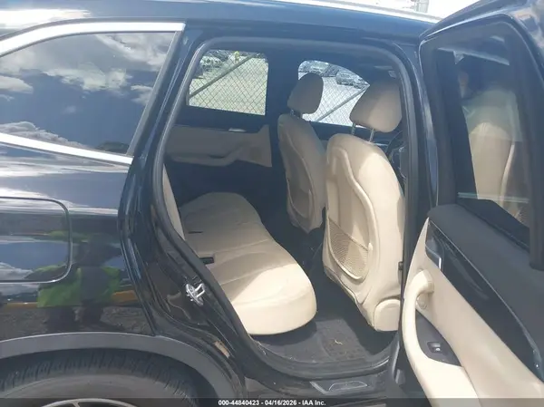 WBXHU7C38H5H36775 2017 BMW X1 - Image 8
