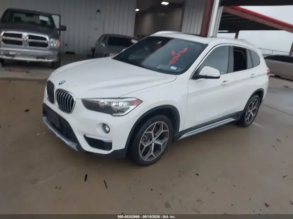 WBXHU7C38J3H43064 2018 BMW X1 - Image 2