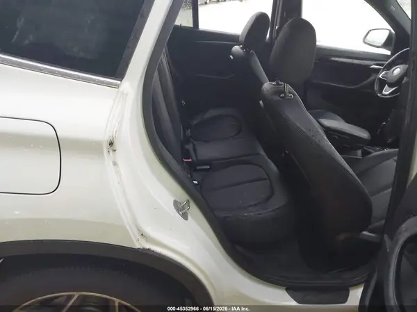WBXHU7C38J3H43064 2018 BMW X1 - Image 8