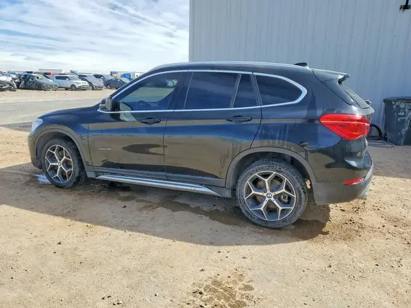 WBXHU7C38J5H40833 2018 BMW X1 - Image 2