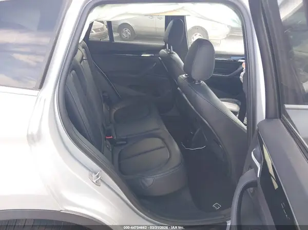 WBXHU7C38J5H41352 2018 BMW X1 - Image 8