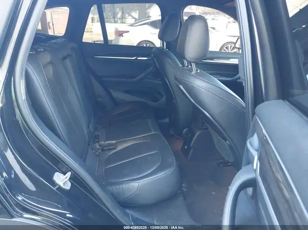 WBXHU7C38J5H42470 2018 BMW X1 - Image 8