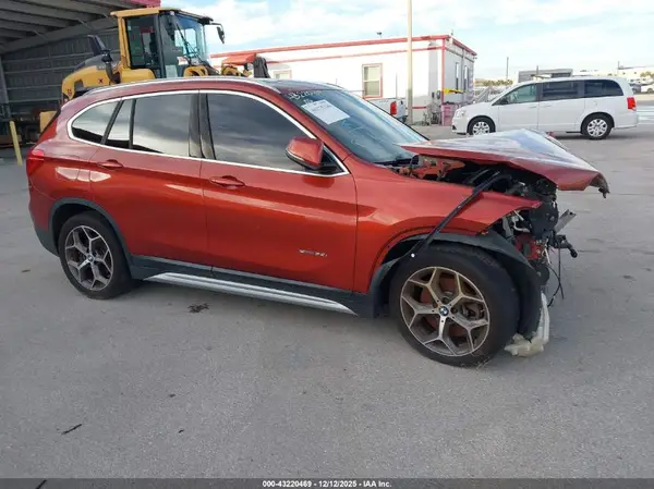 WBXHU7C38J5H43862 2018 BMW X1