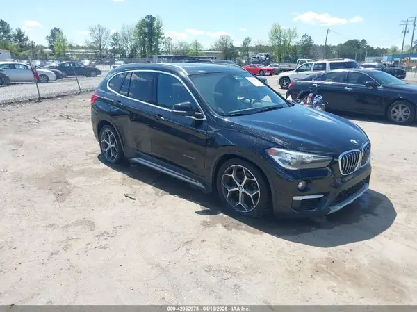 WBXHU7C38J5H44770 2018 BMW X1 - Image 1