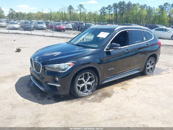 WBXHU7C38J5H44770 2018 BMW X1 - Image 2