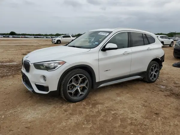 WBXHU7C38J5L04853 2018 BMW X1 - Image 1