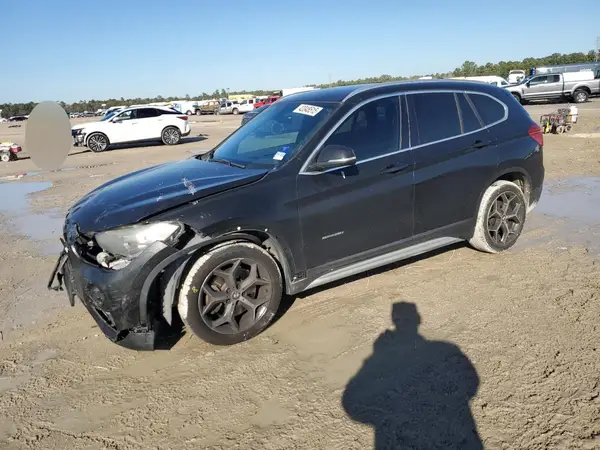 WBXHU7C38J5L05372 2018 BMW X1 - Image 1