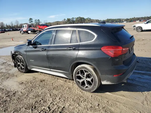 WBXHU7C38J5L05372 2018 BMW X1 - Image 2