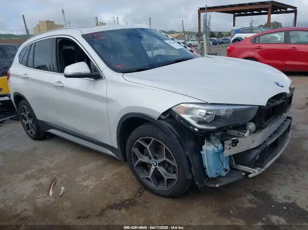 WBXHU7C38J5L05985 2018 BMW X1 - Image 1