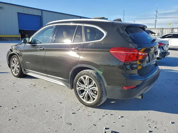 WBXHU7C39H5H35313 2017 BMW X1 - Image 2