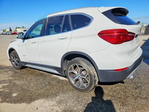 WBXHU7C39H5H36669 2017 BMW X1 - Image 2