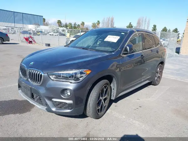 WBXHU7C39J3F04543 2018 BMW X1 - Image 2