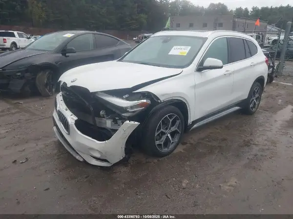 WBXHU7C39J3H43350 2018 BMW X1 - Image 2