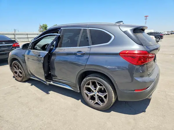 WBXHU7C39J3H43459 2018 BMW X1 - Image 2