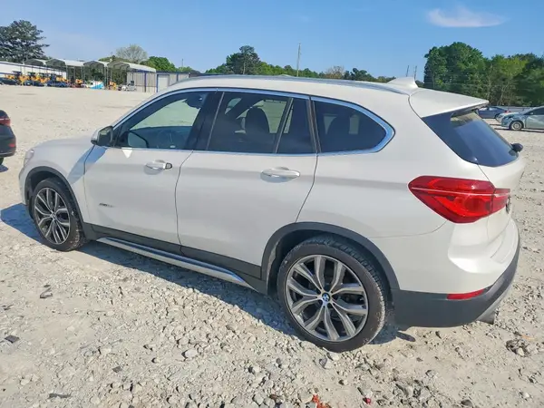 WBXHU7C39J5H38976 2018 BMW X1 - Image 2