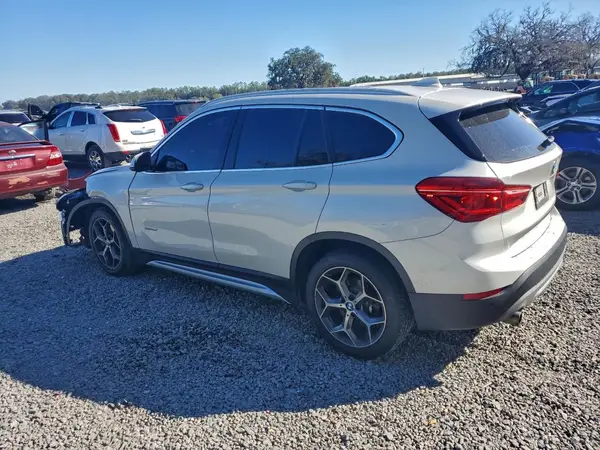 WBXHU7C39J5H39237 2018 BMW X1 - Image 2
