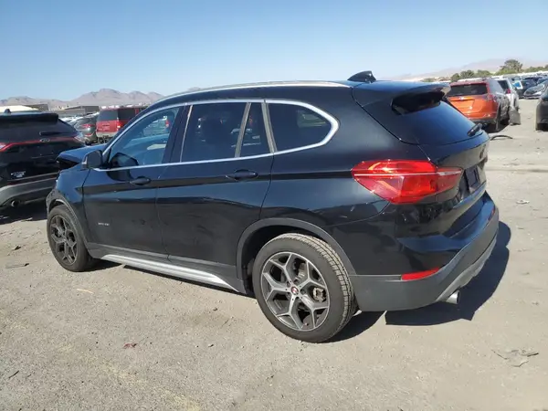 WBXHU7C39J5H39335 2018 BMW X1 - Image 2