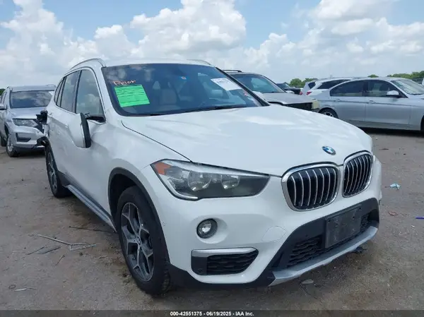WBXHU7C39J5H39528 2018 BMW X1 - Image 1