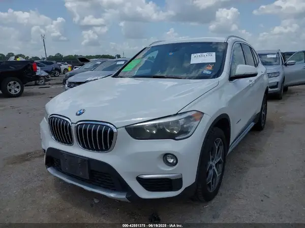 WBXHU7C39J5H39528 2018 BMW X1 - Image 2